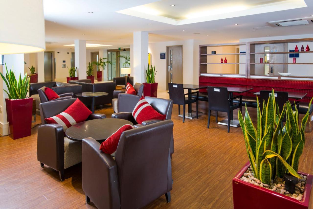 Holiday Inn Express Northampton - South By Ihg Zewnętrze zdjęcie