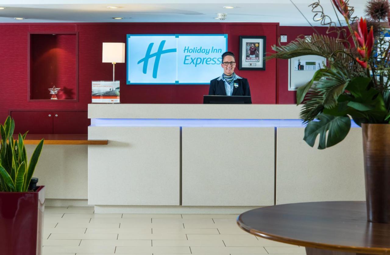 Holiday Inn Express Northampton - South By Ihg Zewnętrze zdjęcie