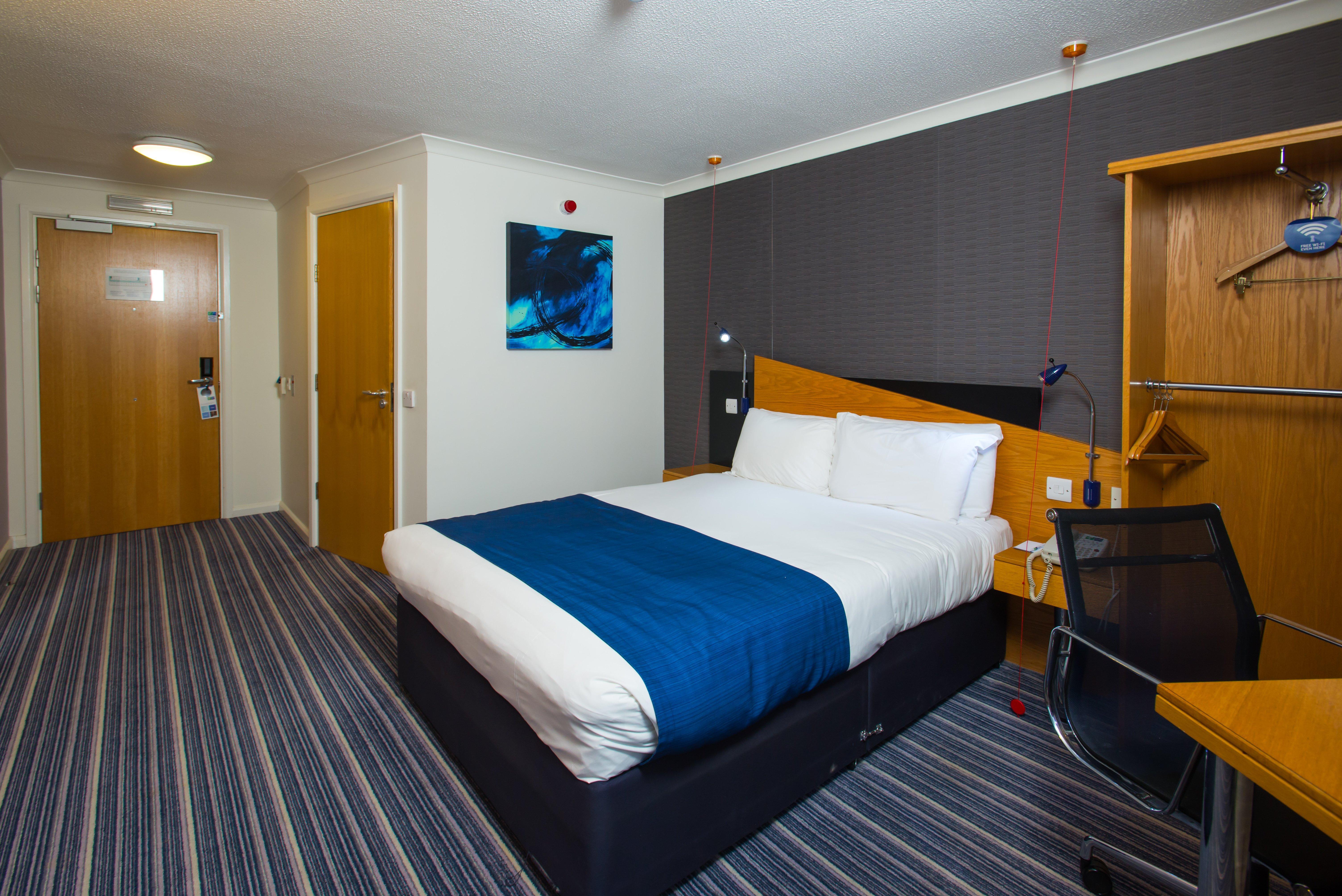 Holiday Inn Express Northampton - South By Ihg Zewnętrze zdjęcie