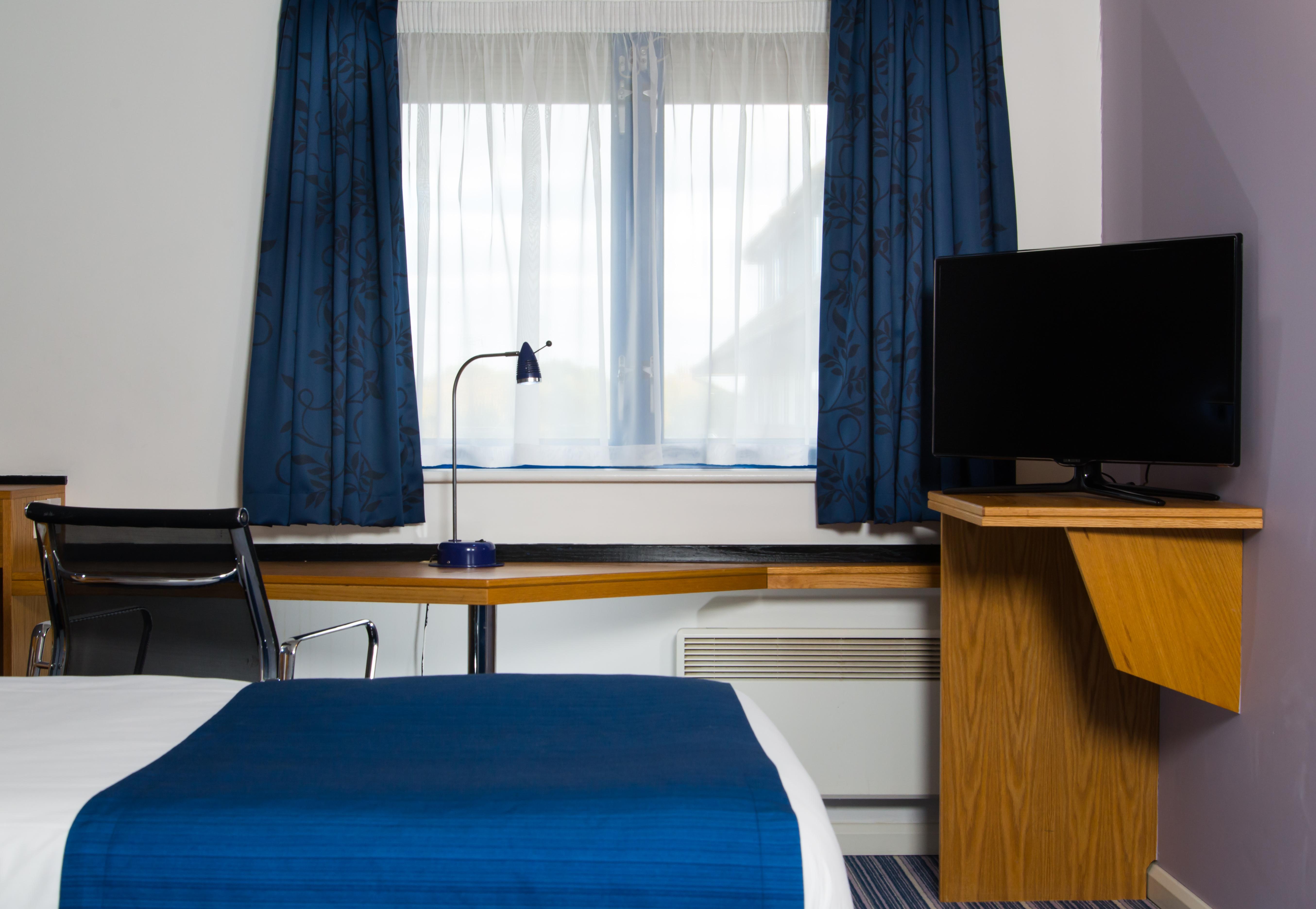 Holiday Inn Express Northampton - South By Ihg Zewnętrze zdjęcie