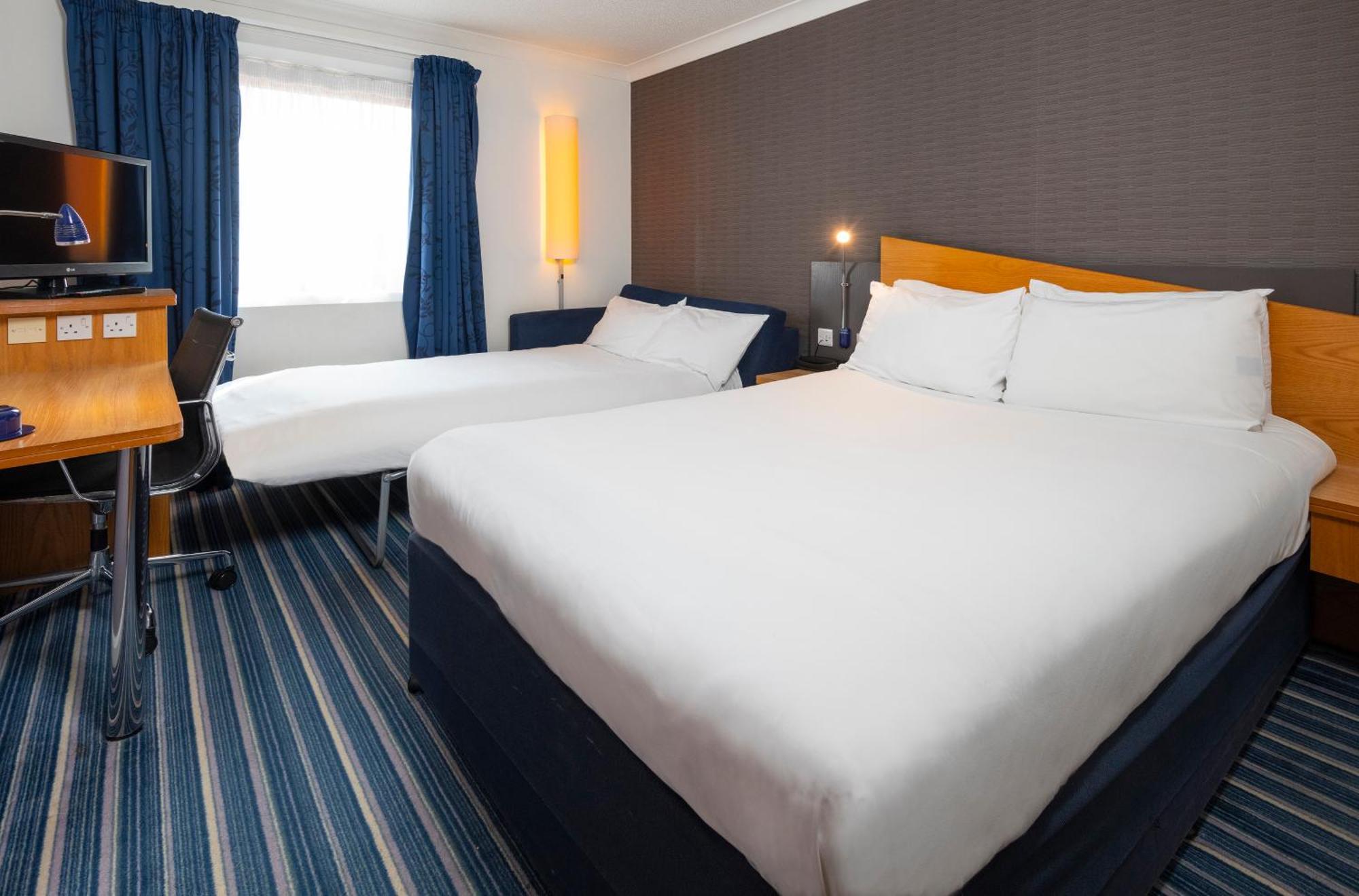 Holiday Inn Express Northampton - South By Ihg Zewnętrze zdjęcie