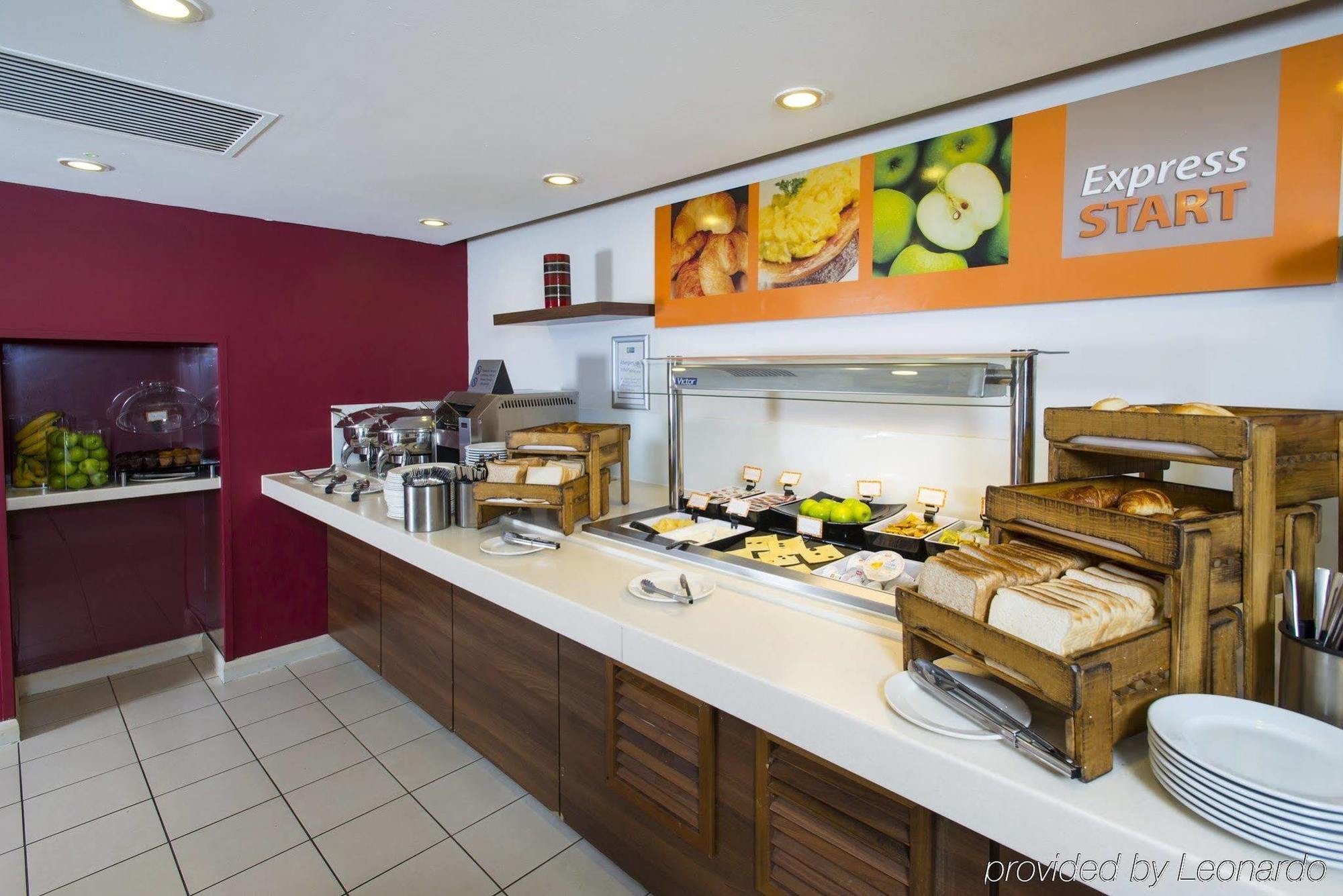 Holiday Inn Express Northampton - South By Ihg Zewnętrze zdjęcie